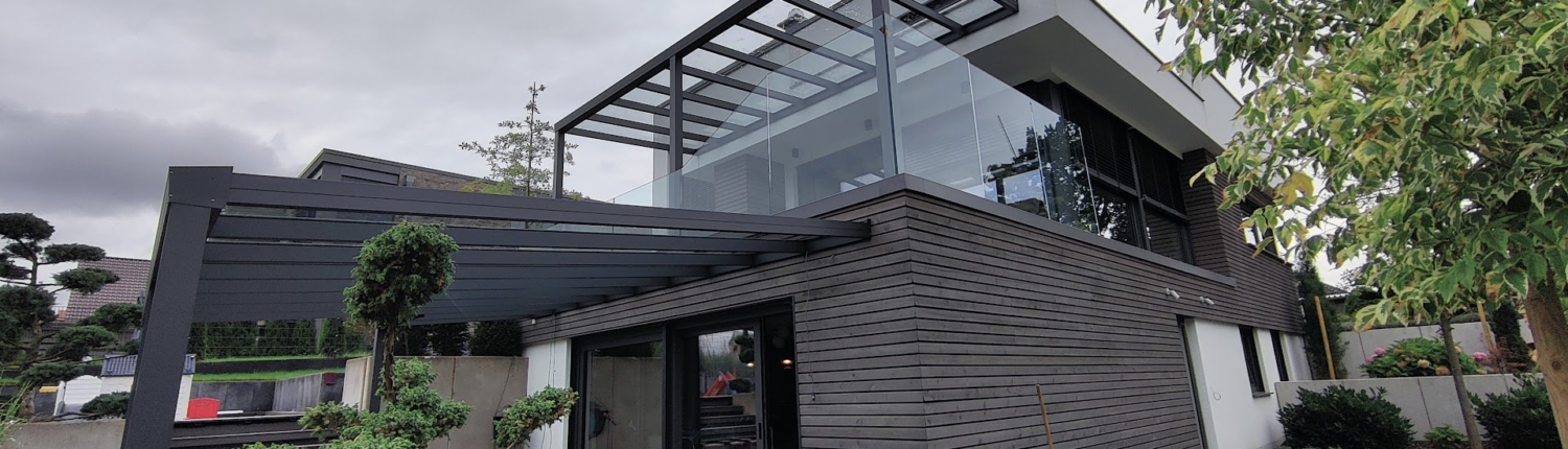 Terrassenüberdachung aus Aluminium mit modernem Design